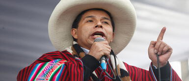 Pedro Castillo ha sido noticia en varios medios internacionales ante la inestabilidad mostrada en su exiguo mandato. Foto: AFP Pedro Castillo: Fiscal Norah Córdova incluye al jefe de Estado en el caso de Petroperú