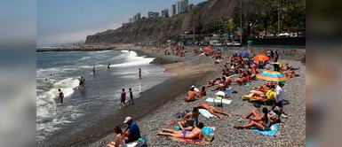 Ministro de Salud a favor del requisito para ingresar a las playas este año. Cevallos descarta cierre de playas por fiestas de fin de año: "Que se pida el carné de vacunación"