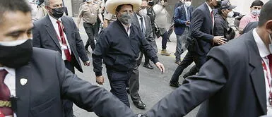 Según el abogado de Pedro Castillo, el presidente entregó "voluntariamente" toda la información a la Fiscalía en Palacio. Pedro Castillo otorgó el levantamiento de su secreto bancario, tributario y de comunicaciones