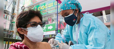 Miguel Palacios pide a toda la población que se vacune contra la COVID-19. CMP: Tercera dosis con Pfizer o AstraZeneca eleva protección a cerca de 90%