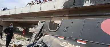 En Lambayeque, un terrible accidente ocurrió la madrugada de este 25 de diciembre. Navidad: Bus cae desde un puente en Lambayeque y deja un muerto y varios heridos