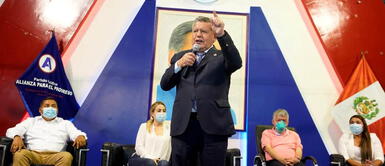 César Acuña fue dos veces congresista, dos veces alcalde de Trujillo, ha sido gobernador regional de La Libertad. Foto: Ellider.pe César Acuña sorprende con discurso: "Si postulo, está papayita el triunfo"