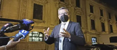 Rosendo Serna asumió el Minedu tras la salida de Carlos Gallardo Ministro de Educación Rosendo Serna reveló que renunciará a Juntos por el Perú este miércoles