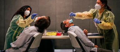 La variante Ómicron es más transmisible que la Delta, según la OMS. OMS alerta un "tsunami" de casos por la variante Ómicron de la COVID-19