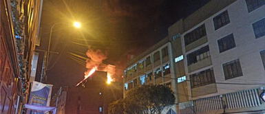 Nuevo incendio en Mesa Redonda se registra tras 20 años de la tragedia que dejó alrededor de 500 muertos. Incendio en Mesa Redonda se reaviva en dos puntos de la galería Plaza Central