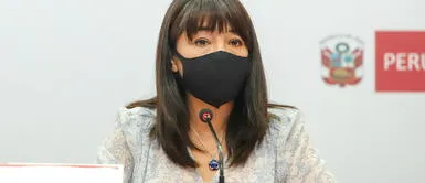 Mirtha Vásquez encabezó la rueda de prensa en la que estuvo acompañada de los ministros Pedro Francke (Economía), Hernando Cevallos (Salud) y Rosendo Serna (Educación). Foto: PCM Mirtha Vásquez lamentó incendio en Mesa Redonda: "Nos falta una cultura de prevención"