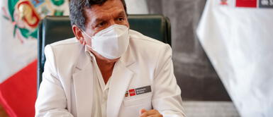 Hernando Cevallos plantea donar vacunas contra la COVID-19de Salud, no descarta la exigencia del carné de vacunación para mayores de 12 años. Perú evalúa donar sus vacunas contra la COVID-19 a África, señala ministro Cevallos