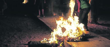 Contaminantes en el aire en Año Nuevo fue superior a lo registrado en Navidad. Año Nuevo: quema de muñecos y pirotécnicos aumentaron en un 48% la contaminación del aire