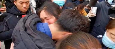 Hombre secuestrado encuentra a su madre luego de más de 30 años gracias a un dibujo infantil Hombre secuestrado encuentra a su madre tras más de 30 años gracias a un dibujo infantil