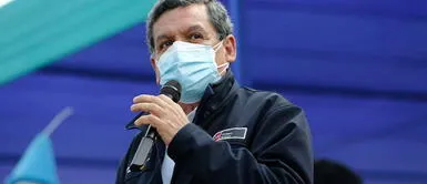 El ministro de Salud, Hernando Cevallos, reveló que el Gobierno de Pedro Castillo piensa regalar lotes de vacunas contra la COVID-19 Hernando Cevallos: "Es probable que estemos frente a una tercera ola de COVID-19 en unos días más" | VIDEO