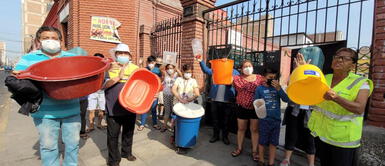 Vecinos denuncian no tener sin agua desde el incendio en Mesa Redonda Vecinos denuncian no tener sin agua desde el incendio en Mesa Redonda