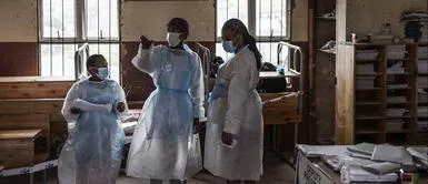 El vocero de la OMS, Abdi Mahamud, comentó que la ómicron ya se encuentra en 128 países OMS da mensaje de esperanza: "Hospitalizaciones y muertes por la ómicron han sido muy bajas"