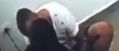 Graban a jueza besando a recluso tras condenarlo a cadena perpetua Graban a jueza besando a recluso tras condenarlo a cadena perpetua