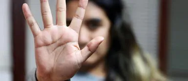 Mujer pide apoyo a las autoridades para ver a su hijo. Foto: Andina Mujer denuncia que expareja la violentó psicológicamente y se llevó a su hijo sin consentimiento