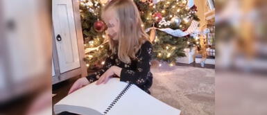 Niña revoluciona las redes con su reacción al descubrir los libros 'Harry Potter' en braille Niña revoluciona las redes con su reacción al descubrir los libros 'Harry Potter' en braille