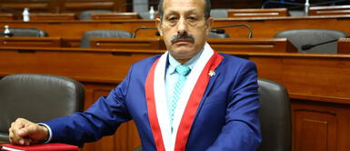 Héctor Valer agradeció la acogida que tuvo en Somos Perú. Congresista de Somos Perú Héctor Valer anunció su renuncia a su bancada