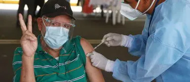 Minsa dio nuevas ordenanzas. COVID-19: Mayores de 50 años tendrán que mostrar su carnet de vacunación con la tres dosis