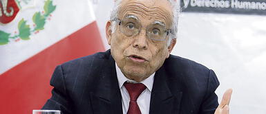 Torres brindó detalles sobre la norma que para él “confisca” el derecho de los peruanos de participar en la actividad legislativa mediante referéndum. Aníbal Torres: “Autógrafa observada sobre referéndum suprime la democracia directa”