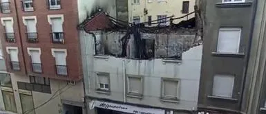 El sujeto, un hombre de 35 años que vivía solo, reaccionó con enojo porque no quería ser desalojado e hizo explotar la vivienda que alquilaba. Viral: Hombre explotó casa que alquilaba para vengarse de propietario que lo desalojó