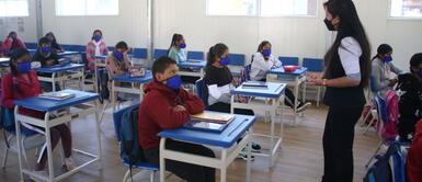 El retorno a clases se tiene previsto para el 28 de marzo. Alumnos que no se vacunen hasta el 28 de marzo serán inmunizado en los colegios