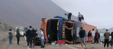 Un muerto y al menos 15 heridos deja choque de bus en la Panamericana Sur Un muerto y al menos 15 heridos deja choque de bus en la Panamericana Sur
