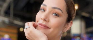 Hijas de Karen Schwarz y traje de baño multicolor Hijas de Karen Schwarz exhiben la alegría del verano con radiantes trajes de baño multicolor