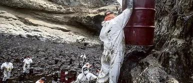 Duro trabajo. Las imágenes satelitales demuestran que el derrame de petróleo llegó hasta las playas de Punta Salinas. Región Lima denunciará a Repsol por derrame de petróleo