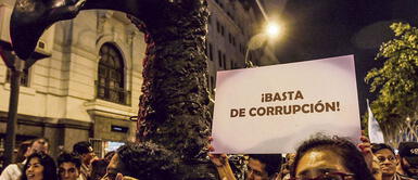 Los peruanos piensan que la corrupción aumentó en el país. Incrementa percepción de corrupción en Perú, de acuerdo a estudio de Transparencia Internacional