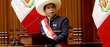 Pedro Castillo en Áncash estuvo para colocar la piedra para la construcción de una hospital. Pedro Castillo cuestiona a la oposición: "A petróleo revuelto ganancia de vacadores"