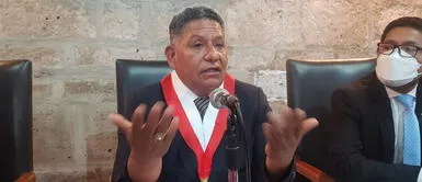 Esdras Medina, principal enemigo de Sunedu: El exceso de lluvias son un castigo de Dios Esdras Medina, principal enemigo de Sunedu: "El exceso de lluvias son un castigo de Dios"