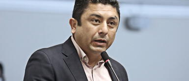Guillermo Bermejo, congresista de Perú Democrático. Guillermo Bermejo: “Ya llegó el momento constituyente, esta Constitución no da para más”