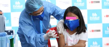 Especialista indico que no hay contraindicación al respecto. Niña de 8 años trasplantada del corazón recibe vacuna contra la COVID-19