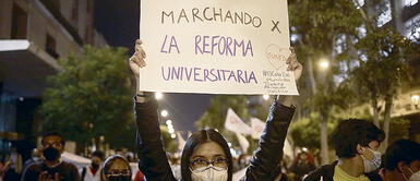 Defienden su derecho. Estudiantes de distintas universidades han manifestado su rechazo al intento del Congreso de revivir la ANR. Mañana salen a las calles. Foto: Gerardo Marín/La República Aumenta rechazo hacia la contrarreforma universitaria promovida por el Congreso