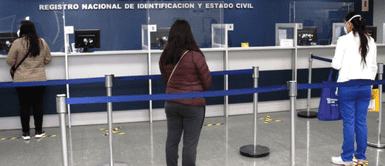 Dificultad para conseguir documentos. Crisis documentaria: Colas en Reniec, escasez de pasaportes en Migraciones y brevetes en el MTC