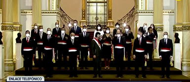 Pedro Castillo presentó a sus nuevos ministros. Pedro Castillo se sacó el sombrero y juramentó a sus nuevos ministros de Estado