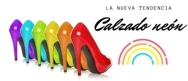 Tendencia del calzado neón y sus mejores combinaciones El Street Style llega con los mejores zapatos en tono neón combinados en los mejores outfits