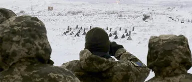 Ucrania entrena en la ciudad fantasma ubicada en Chernóbil. Foto: AFP Ucrania se prepara en Chernóbil ante una posible invasión de Rusia