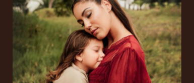 Hija de Tilsa Lozano desborda magia y encanto con bañador colorido en cuadros vichy Hija de Tilsa Lozano deleita con belleza y dulce coquetería con un fascinante bañador infantil