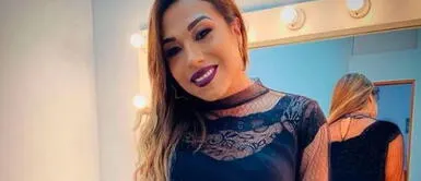 Dayanita con jeans cadenas Dayanita se apodera de audaces jeans con aberturas y cadenas en sensual outfit retro