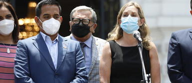 María del Carmen Alva presidenta del Congreso se reunió con otros congresistas opositores para hablar de la vacancia presidencial, según Hiñdebrandt. Congreso: denuncian a María del Carmen Alva y otros congresistas que hablaron de vacancia en hotel