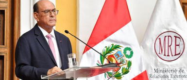 Canciller asegura que ningún presidente llegó al cargo sabiendo cómo serlo. César Landa: “No hay una escuela para presidentes, no hay una escuela para aprender la política en el Perú”