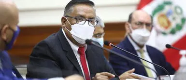 Hernán Condori es cuestionado por promocionar en sus redes sociales el consumo del agua arracimada. Vladimir Cerrón defiende a Hernán Condori como ministro: “El agua arracimada no ha matado a nadie”