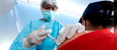 El personal de salud está preparado para inocular a grandes poblaciones. EsSalud anuncia cuarta dosis de vacuna anticovid para pacientes con cáncer y trasplantes