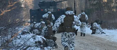 Tropas de Ucrania en los alrededores de la central nuclear de Chernóbil. Foto: AFP Presidente de Ucrania pidió ayuda internacional ante guerra con Rusia