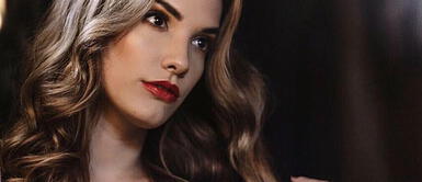 Cassandra Sánchez de Lamadrid con majestuoso vestido en Cosas Cassandra Sánchez de Lamadrid eleva el vanguardismo con majestuoso vestido en la portada de Cosas