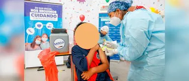 Todas las personas se pueden vacunar contra la influenza cada año. ¿Los niños y niñas se pueden vacunar contra la COVID-19 y la influenza el mismo día?