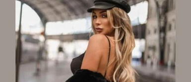 Paula Manzanal y bikini de piel de serpiente Paula Manzanal enamora en exótica y seductora playa de Maldivia con bikini de piel de serpiente