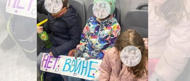 Régimen de Putin detuvo a un grupo de niños que protestaba en Moscú contra la invasión a Ucrania. Régimen de Putin detuvo a un grupo de niños que protestaba en Moscú contra la invasión a Ucrania.
