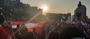 Ciudadanos marchan en Lima para exigir la vacancia de Pedro Castillo Así fue la marcha en Lima para exigir la vacancia de Pedro Castillo