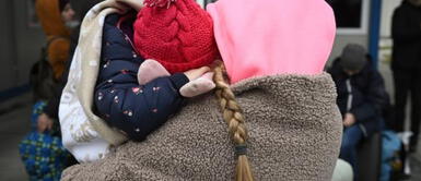 Soldados rusos bebían alcohol, estaban aburridos y matan a una niña ucraniana de 10 años. Soldados rusos, que estaban ebrios, asesinan a niña ucraniana de 10 años